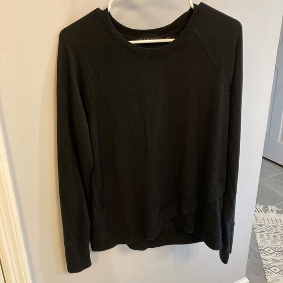Athleta Sweaters - Athleta Criss Cross Sweatshirt In Black Tulip Hem Lightweight size medium